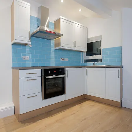 Hillcrest Leeds (West Yorkshire)