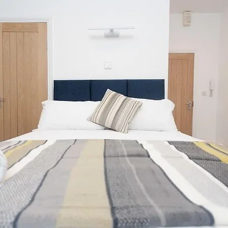 Hillcrest 3* Leeds (West Yorkshire)